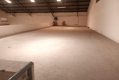 8,700 ft² Warehouse with Parking in Ruaraka