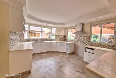 5 Bed Townhouse with En Suite at Lavington