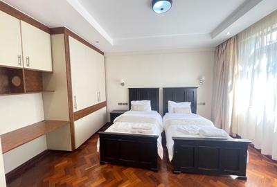 Furnished 3 Bed Apartment with En Suite in Riverside - 4