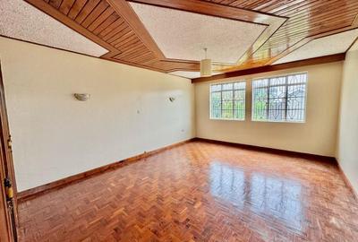 6 Bed House with En Suite in Runda