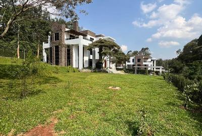 6 Bed House for Sale at Marula Road