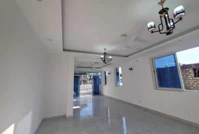 3 Bed Apartment with En Suite at Lakers Road