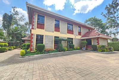 5 Bed House with En Suite in Nyari