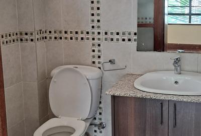 5 Bed Villa with En Suite at Convernt Drive - 3