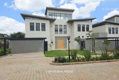 5 Bed House with Garden in Runda