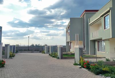 4 Bed House with En Suite at Yukos