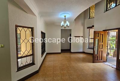 5 Bed House with En Suite in Runda - 2