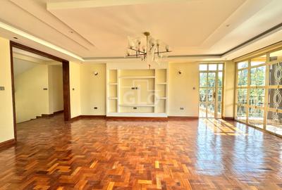 4 Bed Villa with En Suite in Nyari