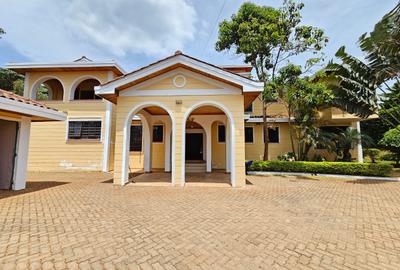 5 Bed House with En Suite in Runda