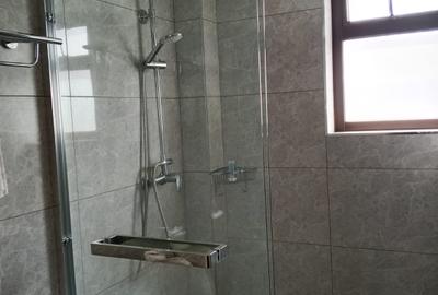 Furnished 3 Bed Apartment with En Suite in Riverside - 4