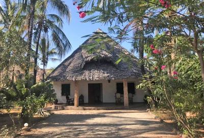 6 Bed Villa with En Suite in Watamu - 4