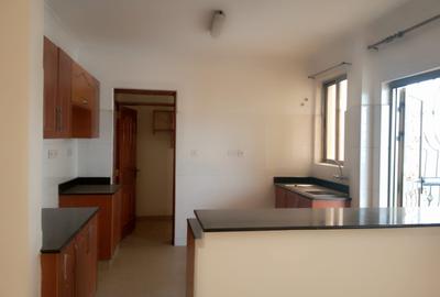 3 Bed Apartment with En Suite at Hadheru Road