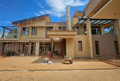 5 Bed House with En Suite in Runda - 2