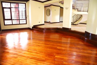 4 Bed Townhouse with En Suite - 2