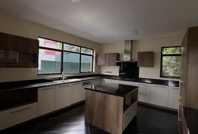 5 Bed Townhouse with En Suite at Lavington Green - 4