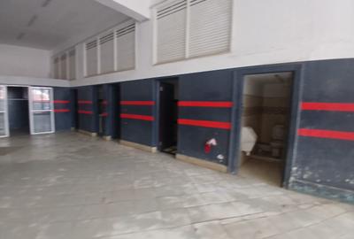 5,500 ft² Warehouse with Parking in Industrial Area