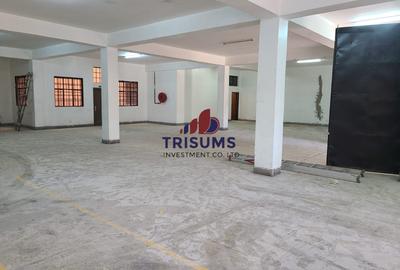 4,249 ft² Warehouse with Service Charge Included in Industrial Area - 3