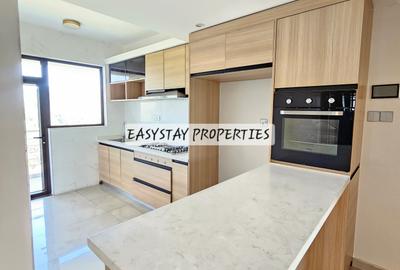 3 Bed Apartment with En Suite in Riverside - 3