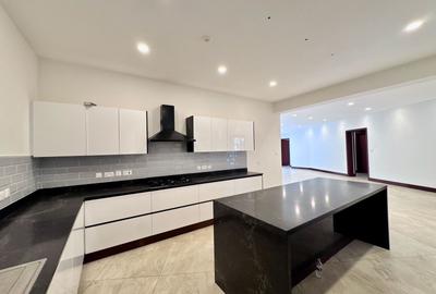 4 Bed Apartment with En Suite at Parklands - 4