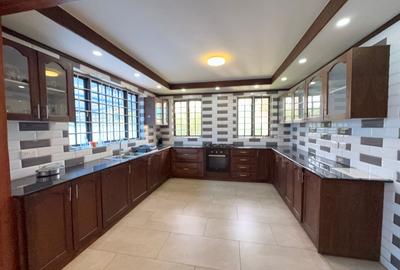 5 Bed House with En Suite in Runda - 3