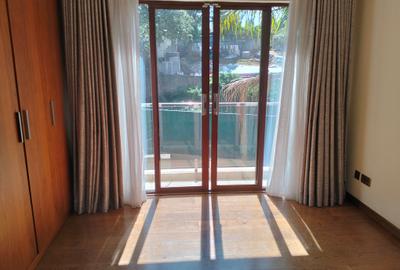 5 Bed Townhouse with En Suite in Lavington - 4