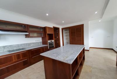 3 Bed Apartment with En Suite in Parklands