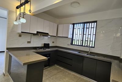 2 Bed Apartment with En Suite in Lavington - 3