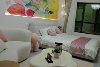 Studio Apartment with Swimming Pool at Wood Avenue - 4