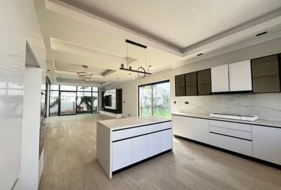 5 Bed Villa with En Suite in Lavington - 4