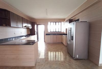 4 Bed Apartment with En Suite in General Mathenge - 3