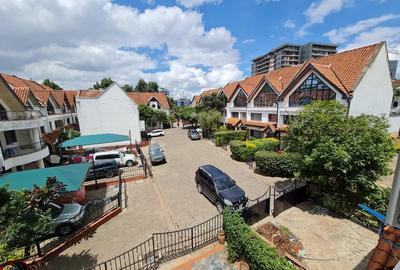 5 Bed Townhouse with En Suite at Westlands Westlands