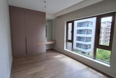 3 Bed Apartment with En Suite in Rosslyn