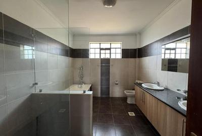 4 Bed House with En Suite in Kitisuru