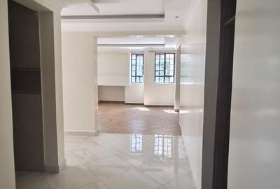 5 Bed House with En Suite in Garden Estate - 4