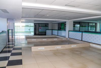 1,000 ft² Commercial Property with Service Charge Included in Parklands