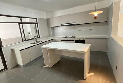 4 Bed Apartment with En Suite in Kileleshwa - 4