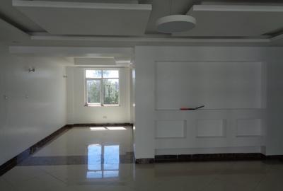 3 Bed Apartment with En Suite in Lavington