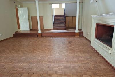 4 Bed House with En Suite in Runda - 3