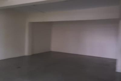 2,252 ft² Commercial Property with Fibre Internet in Industrial Area - 2