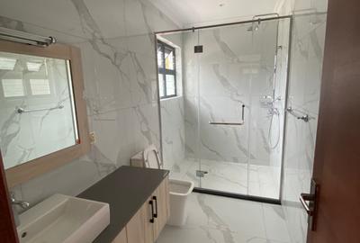 7 Bed Townhouse with En Suite in Runda - 4