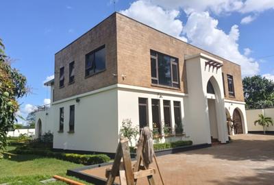 5 Bed House with En Suite at Runda