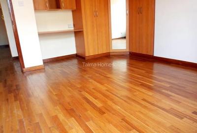 4 Bed Townhouse with En Suite at Lavington - 4