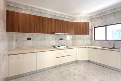 3 Bed Apartment with En Suite in Kileleshwa - 4