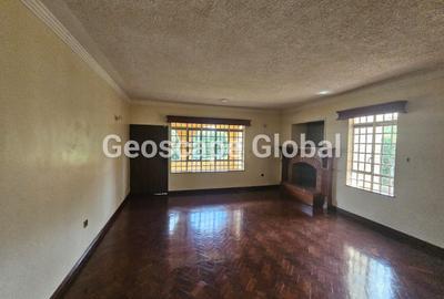 5 Bed House with En Suite in Runda