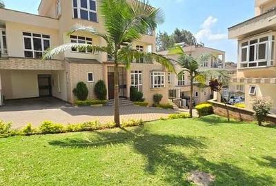 5 Bed Townhouse with En Suite at Lavington