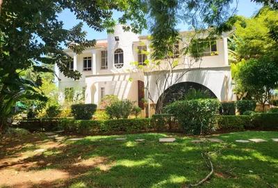 5 Bed House with En Suite in Nyari - 2