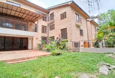 5 Bed Townhouse with En Suite at Lavington - 2