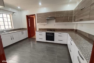 2 Bed Apartment with En Suite at Off Church Rd - 4