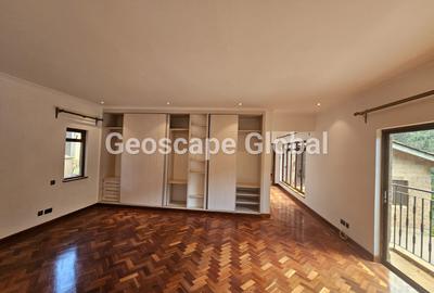 5 Bed Townhouse with En Suite in Lavington - 2