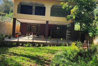 4 Bed House with En Suite in Karen Hardy - 2